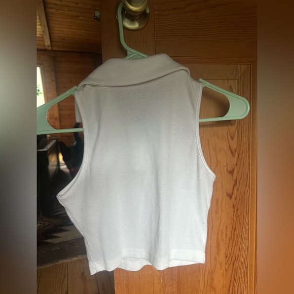 Sleeveless Collared Tank - Picture 2 of 3